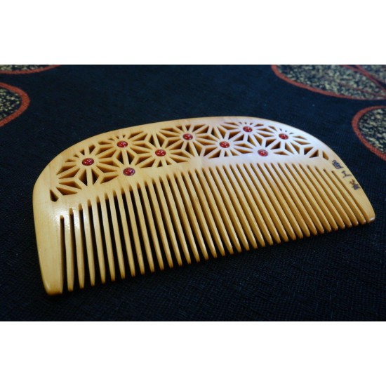 Japanese hair comb Tsuge Boxwood Hemp Seeds design handmade with Camellia Oil