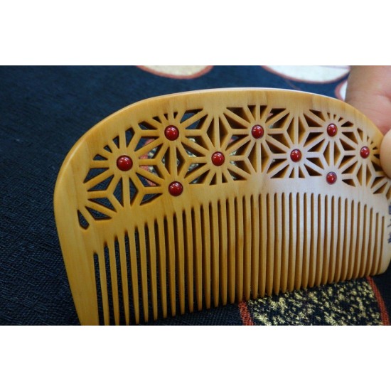 Japanese hair comb Tsuge Boxwood Hemp Seeds design handmade with Camellia Oil