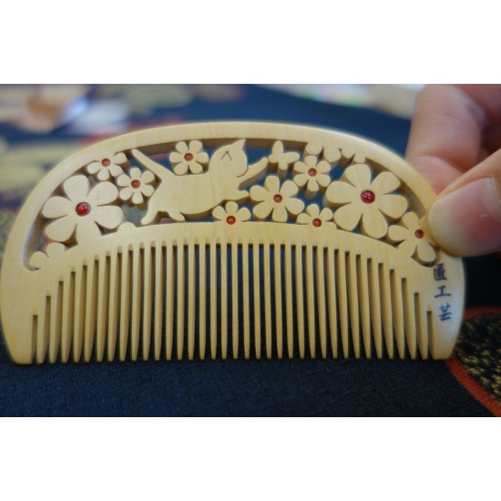 Japanese hair comb Tsuge Boxwood Cat design handmade with Camellia Oil JAPAN F/S