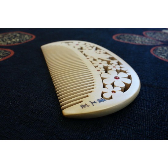 Japanese hair comb Tsuge Boxwood Cat design handmade with Camellia Oil JAPAN F/S